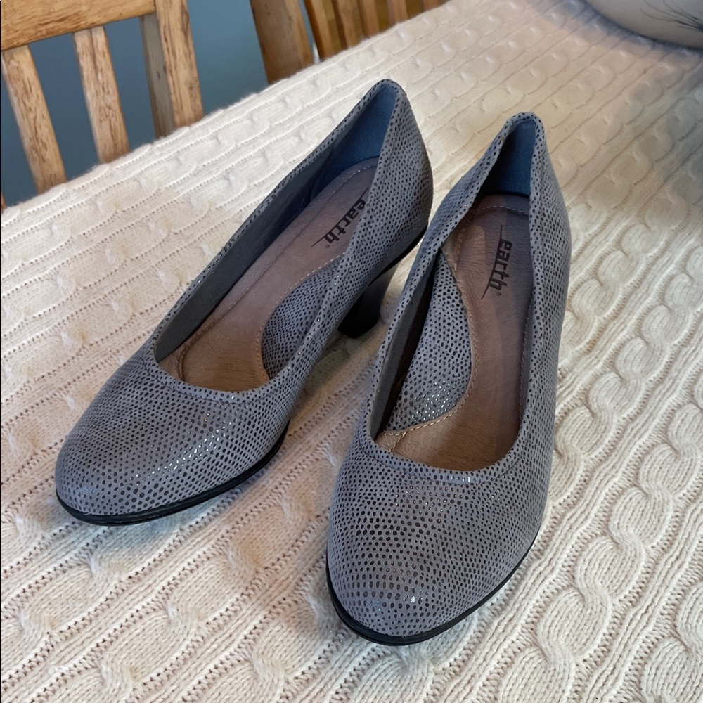 NWOT Earth Bijou 8B grey print leather suede pumps sparkle 2” heel cushion sole - Picture 5 of 15